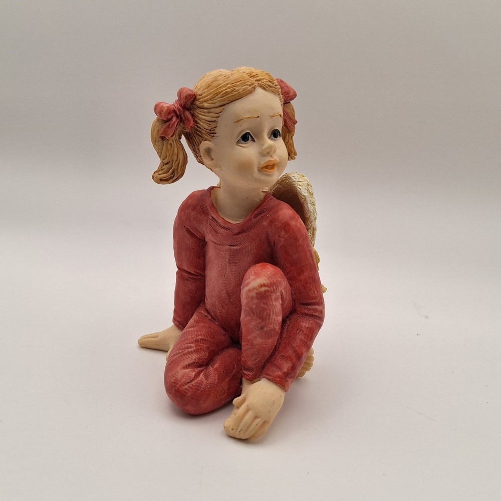 Sue Lordi Vintage 1996 Figurine Angel Girl in Pajamas Christmas Around the World